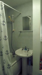 10 The Lookout Holiday Apartment 2 Mevagissey Cornwall - Bathroom